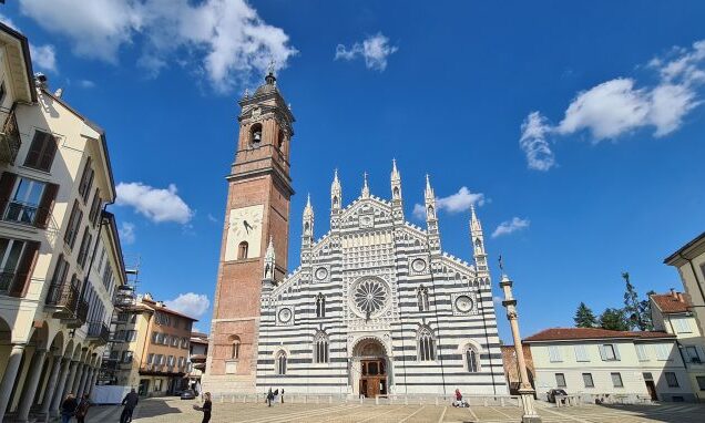 MONZA: reggia, giardini e duomo